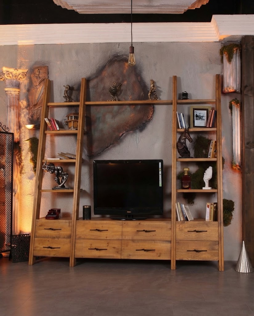 Hill TV Unit